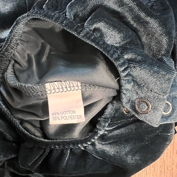 Rustic Green Velvet Romper For Baby Girl’s First Birthday - Picture 4 of 6